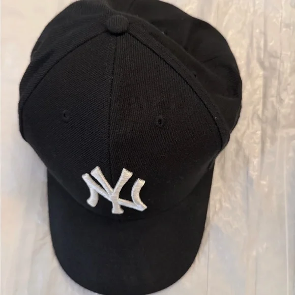 Black Cap - Picture 2 of 4